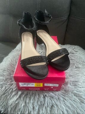 NIB GIRLS BLACK SEQUINED HEELS (silver slipper) size 3M
